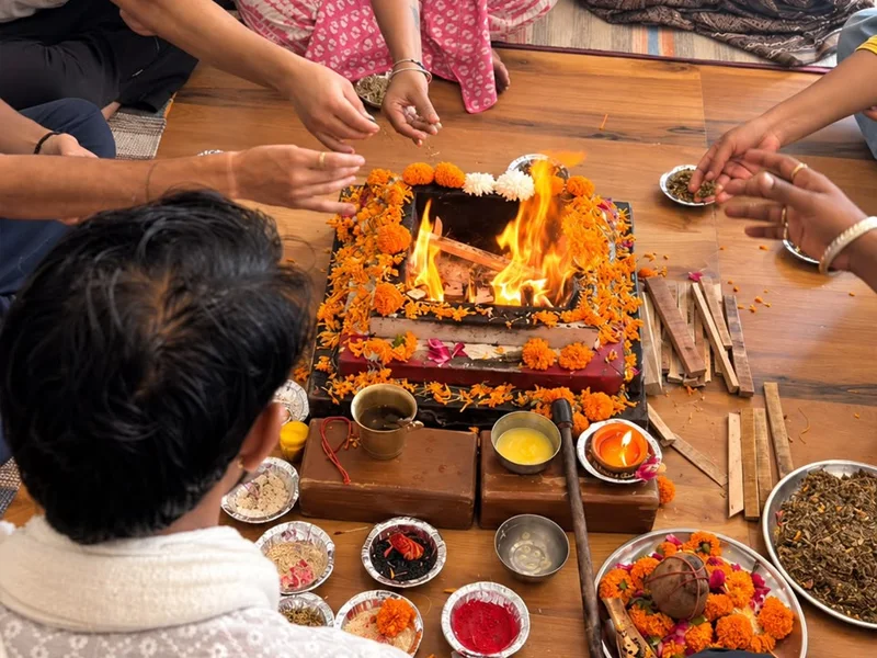 Students practising sound healing at Haritha Yogshala, Tapovan Rishikesh (photo 8)