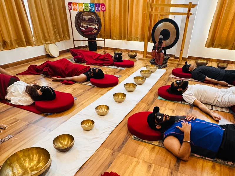 Students practising sound healing at Haritha Yogshala, Tapovan Rishikesh (photo 9)