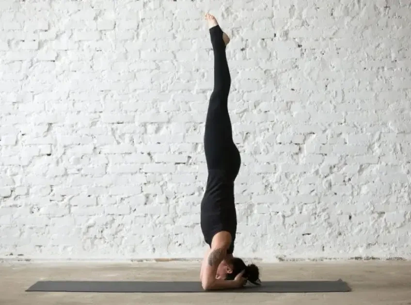 YogaPoses, Astavakrasana, YogaBenefits, StrengthAndFlexibility, MindBodyConnection